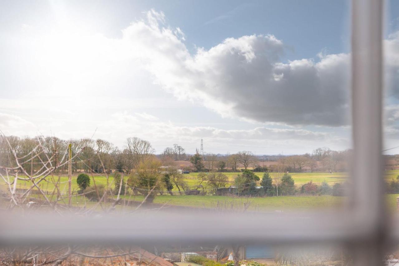 Quaint Cottage In The Heart Of North Yorkshire Village - Pet Friendly Free Stillington Exterior photo